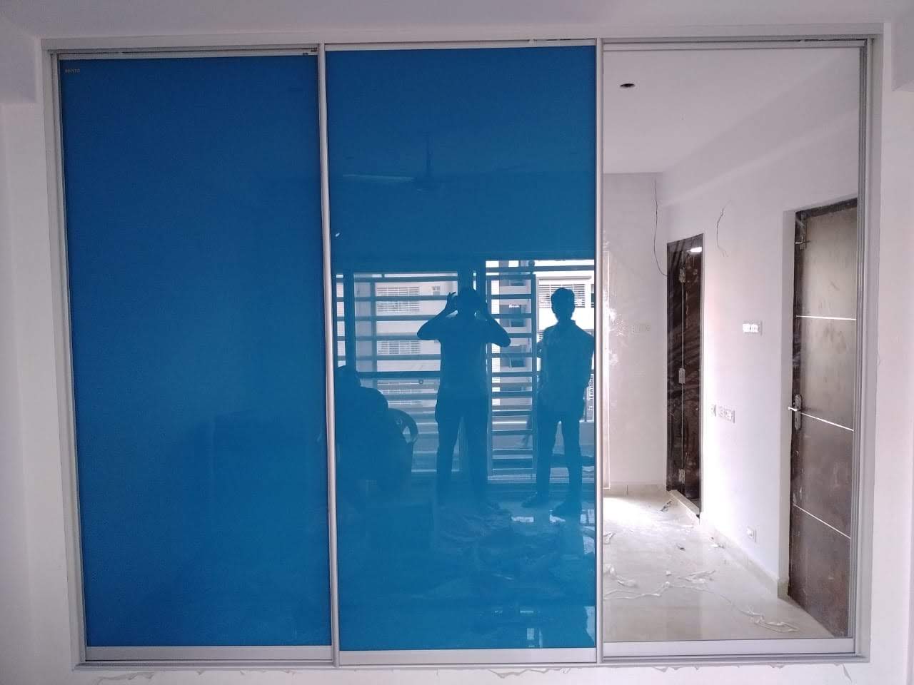 premium-luxury-lacquer-glass-wardrobes-in-gurgaon-exclusive-lacquer-glass-wardrobe-designs-in-gurgaon-india